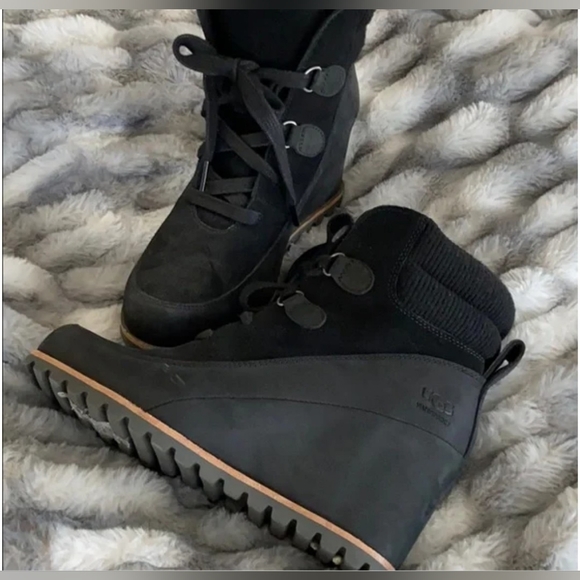 🦋NIB UGG Wedge Boots - Picture 3 of 16